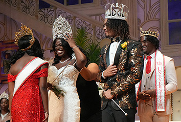 The king and queen being crowned.